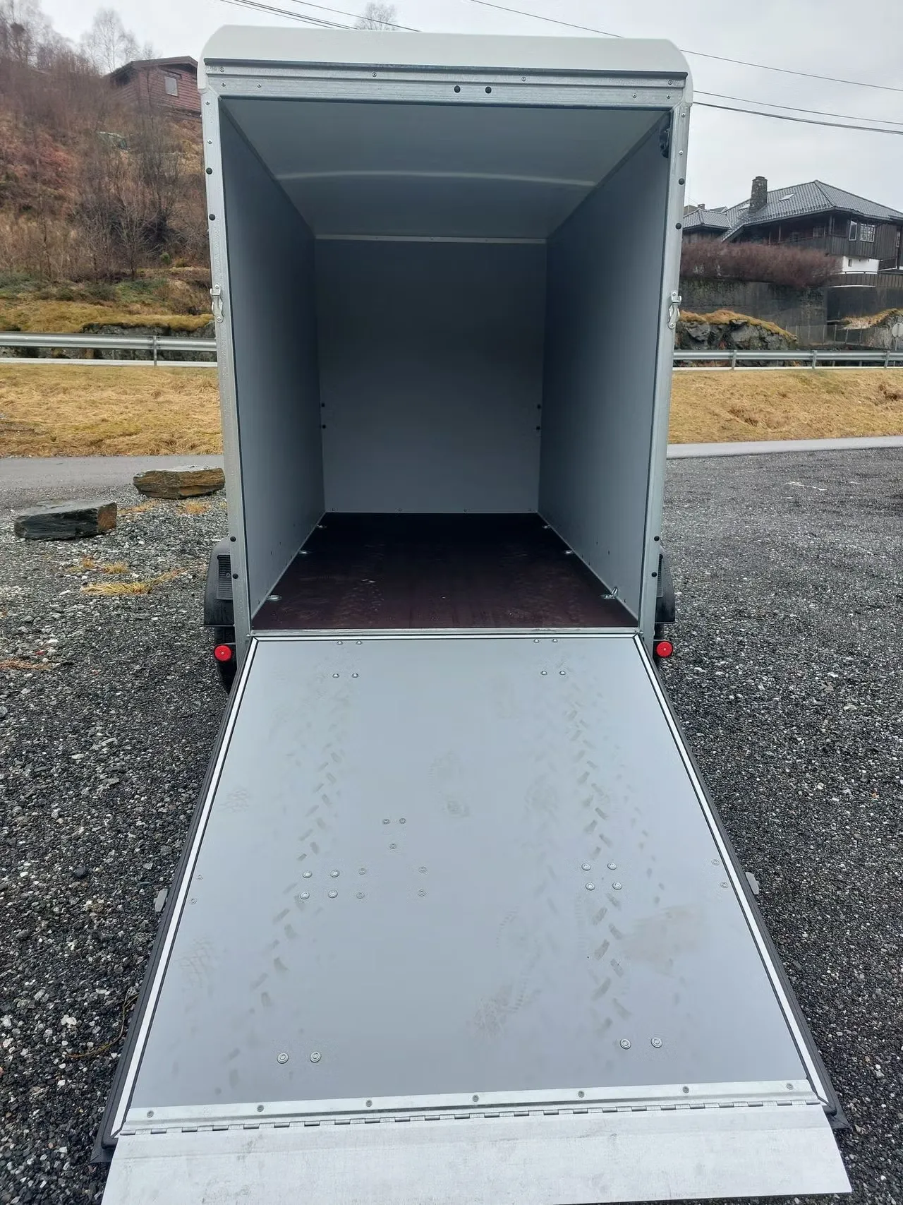 Böckmann KT 3015/20 Kofferanhänger - 2000kg Tandem Doppel-Flügeltür Poly-Dach Low-Lader – Bild 5