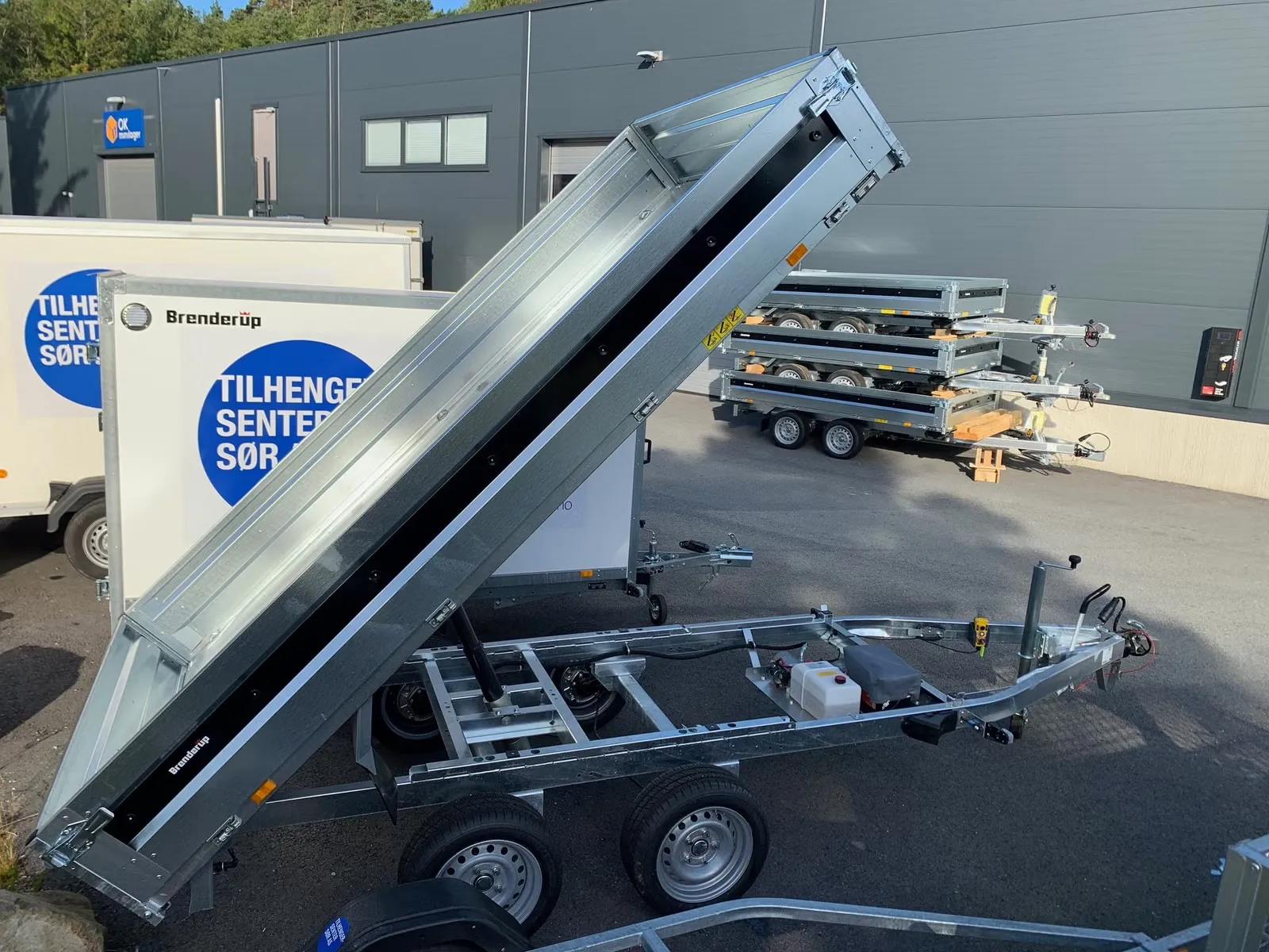 Rückwärtskipper Brenderup Serie 4000 (2.700 kg Elektro-Tandemkipper) – Bild 3