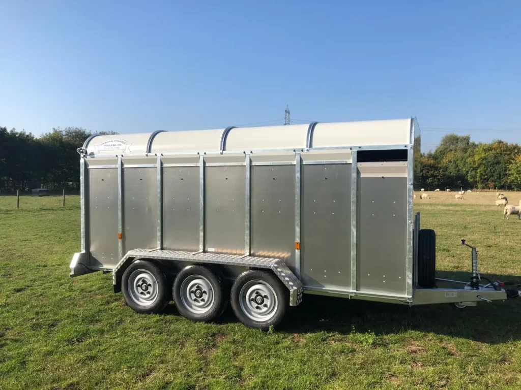 Graham Edwards GET16W TRI Viehanhänger - 4.88m 3-Achser Power Deck+ Elektro-Doppelstock