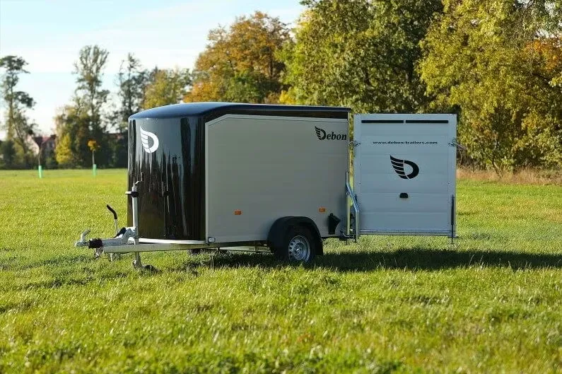 Anhänger Debon Roadster 255 - Kofferanhänger mit Auffahrklappe & Seitentür