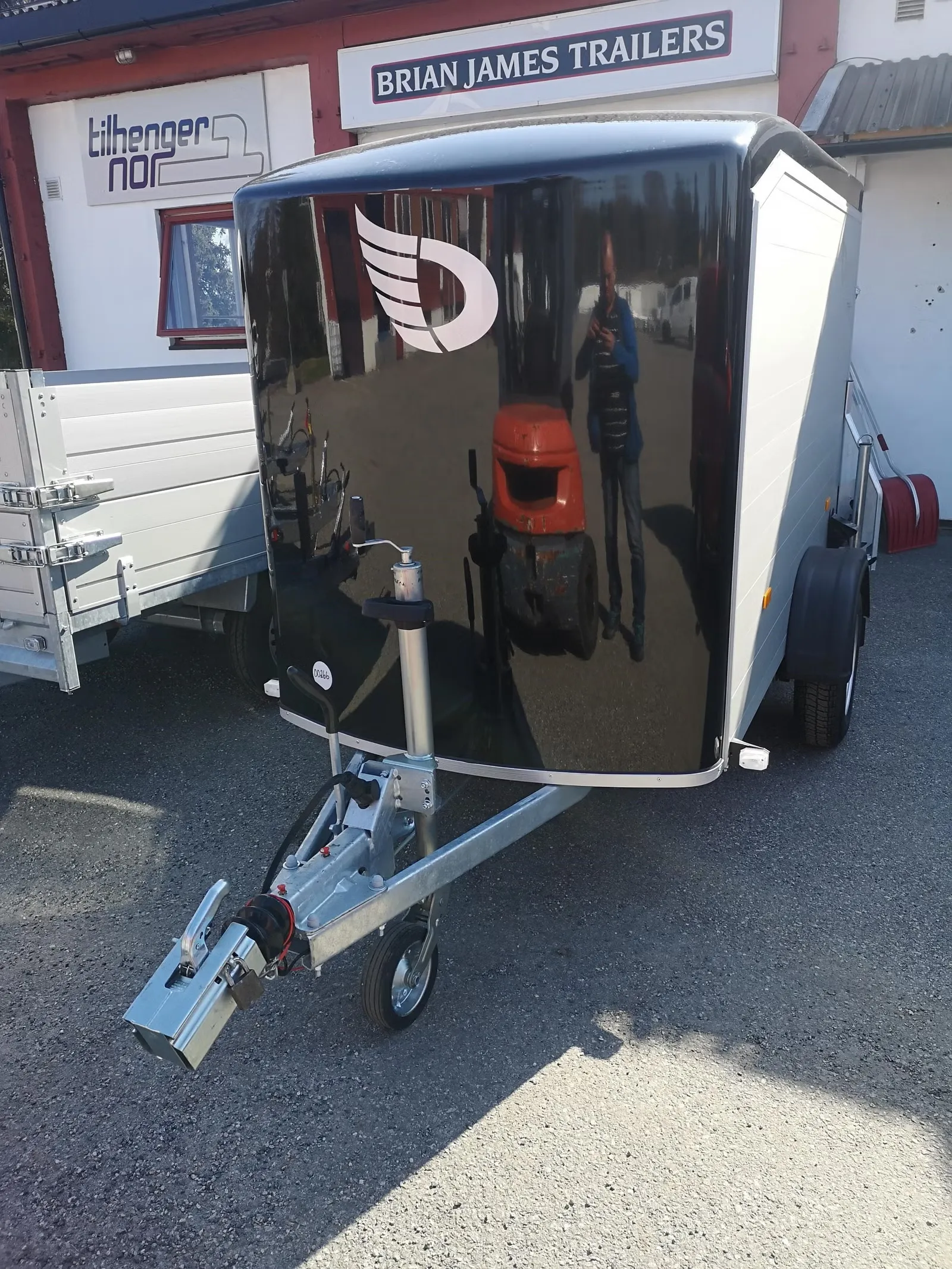 Anhänger Debon Roadster 255 - Kofferanhänger mit Auffahrklappe & Seitentür – Bild 9