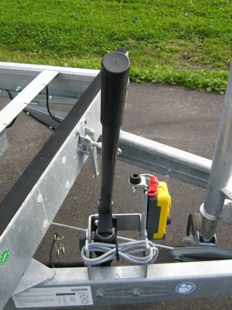 Rückwärtskipper Böckmann RK-AL 3016/27 (2.700 kg Tandem-Hochlader)