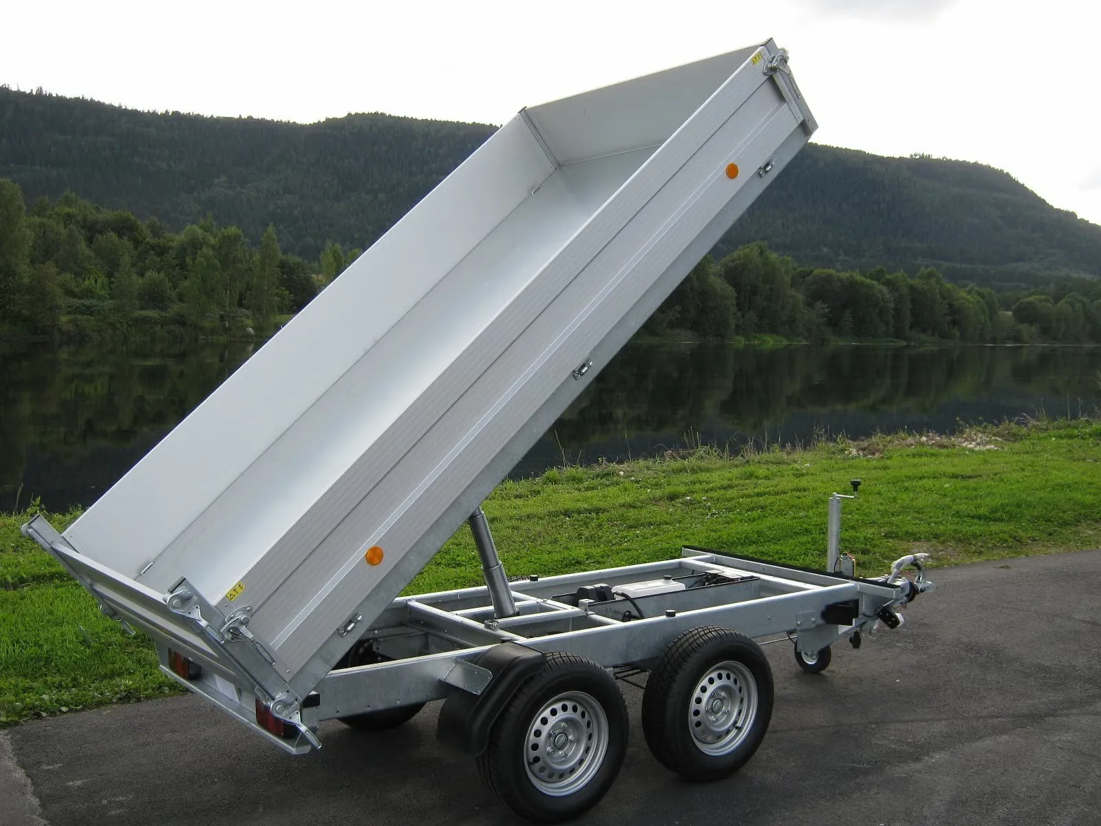 Rückwärtskipper Böckmann RK-AL 3016/27 (2.700 kg Tandem-Hochlader) – Bild 6