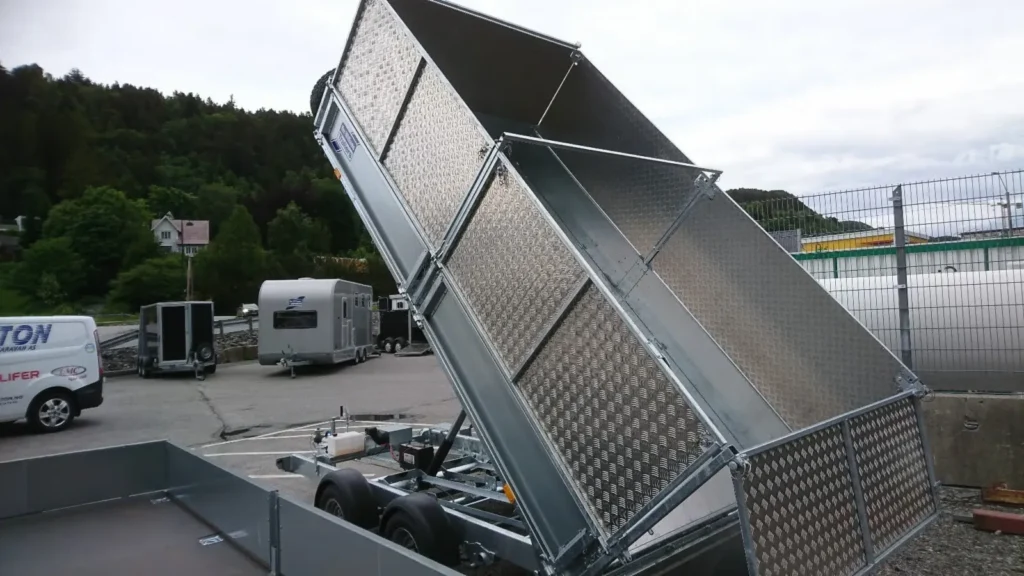 Dreiseiten- / Rückwärtskipper (Modell TG3836213524-N – 3.500 kg Tandem-Schwerlastkipper)