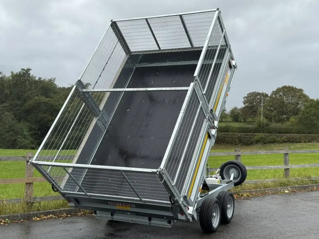 Dreiseitenkipper 353H (3.500 kg Tandem-Schwerlastkipper mit Gitteraufbau)