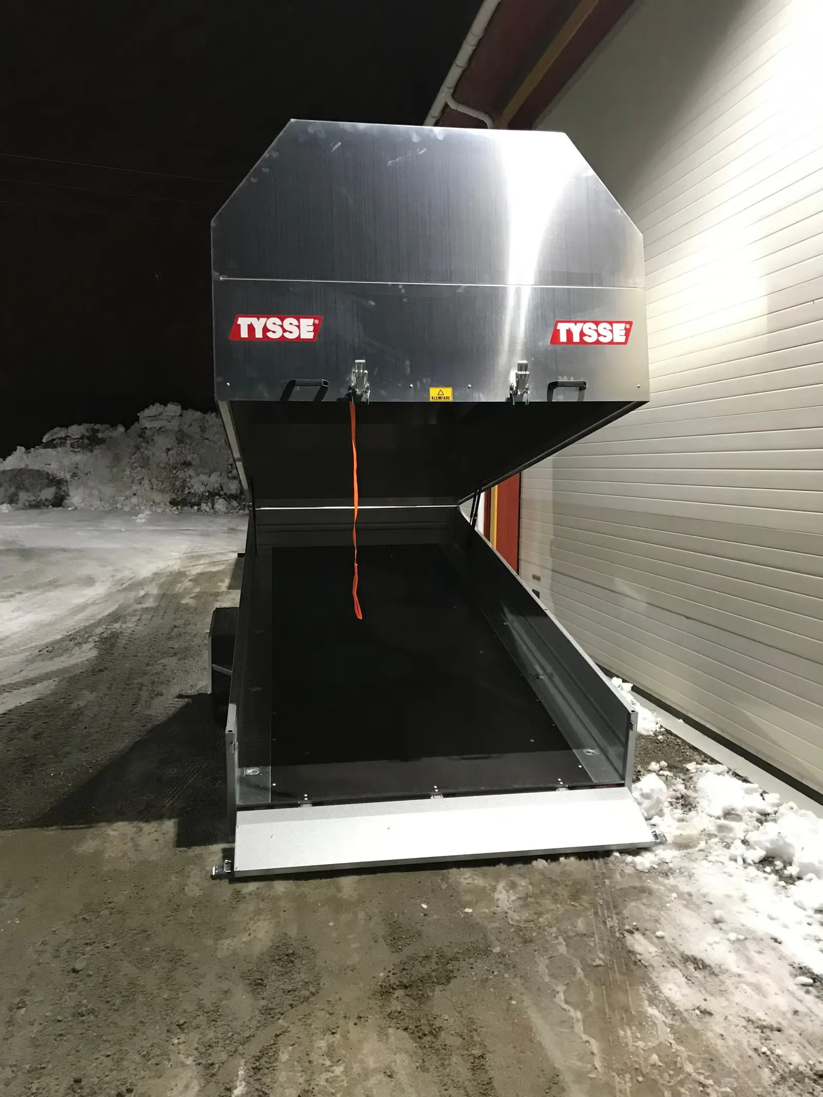 Tysse 6270 mit Aluminium-Deckel (1.300 kg Einachs-Universalanhänger / ATV- & Motorschlitten-Transporter) – Bild 7