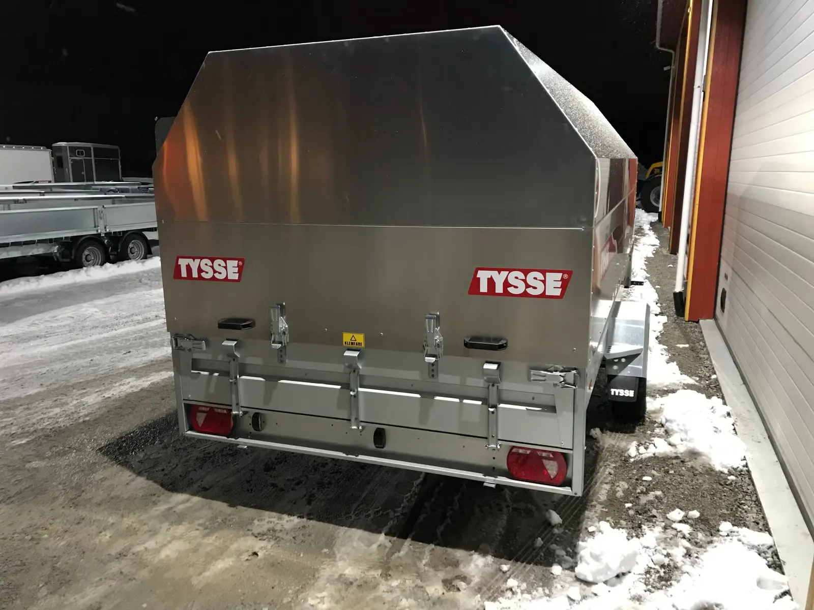 Tysse 6270 mit Aluminium-Deckel (1.300 kg Einachs-Universalanhänger / ATV- & Motorschlitten-Transporter) – Bild 5