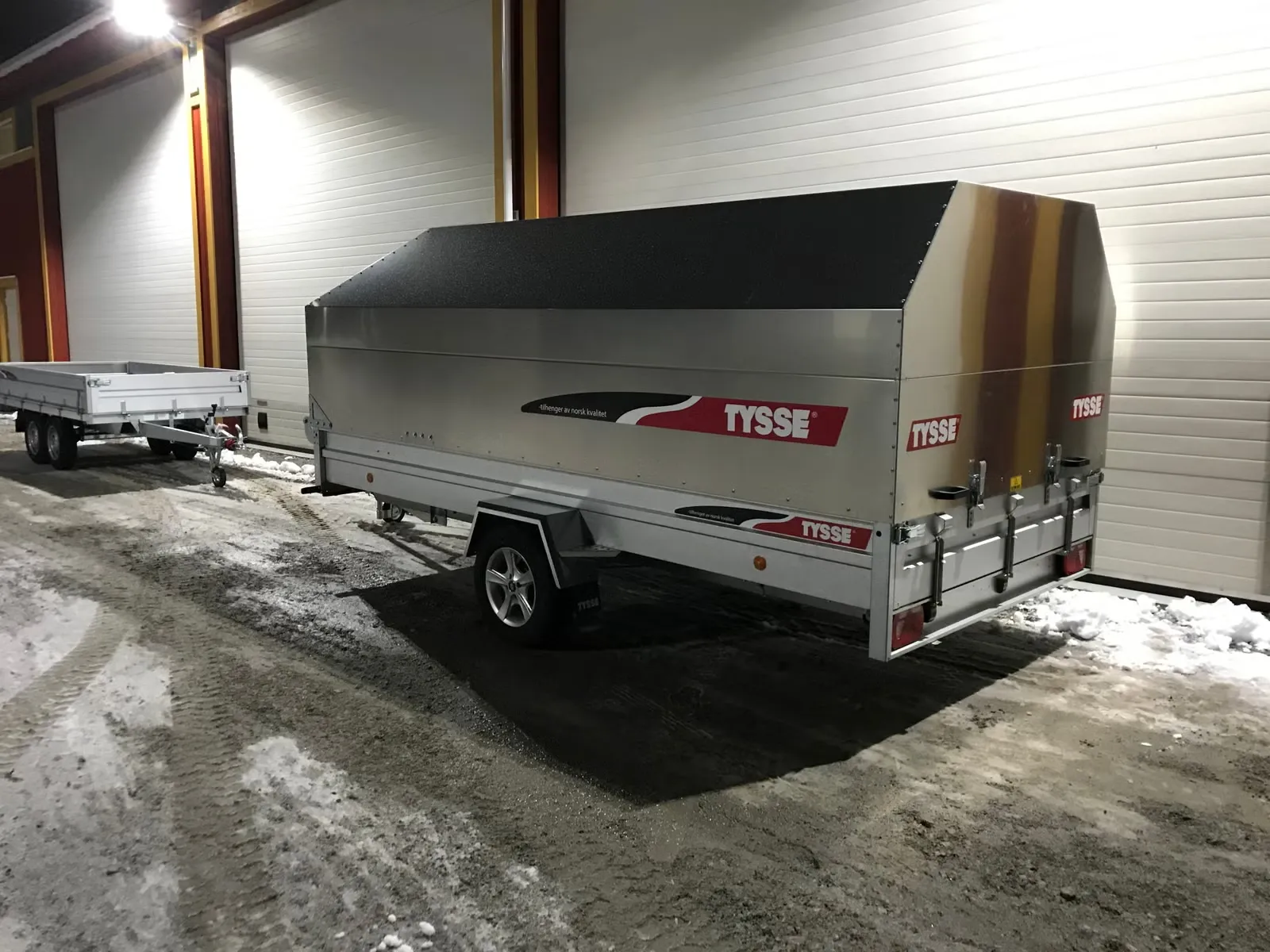 Tysse 6270 mit Aluminium-Deckel (1.300 kg Einachs-Universalanhänger / ATV- & Motorschlitten-Transporter) – Bild 1