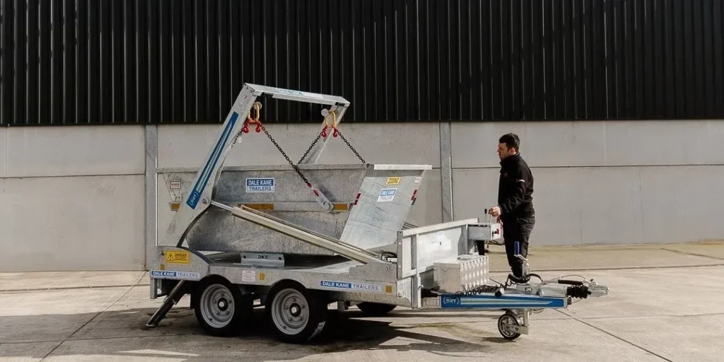 Dale Kane Spezial-Containeranhänger (3.000 kg Tandemanhänger mit Hakenlift-/Kippersystem)