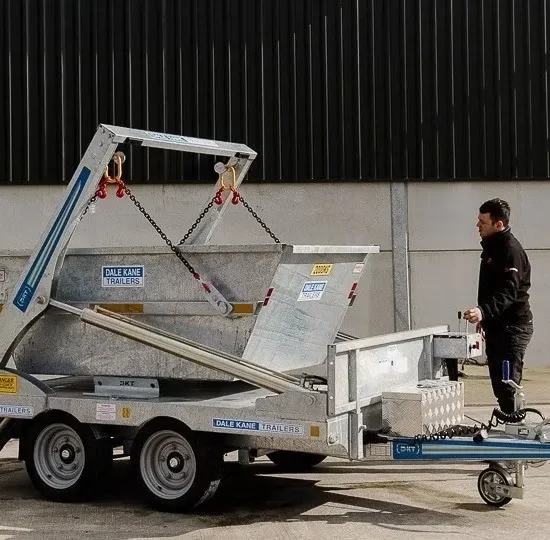 Dale Kane Spezial-Containeranhänger (3.000 kg Tandemanhänger mit Hakenlift-/Kippersystem) – Bild 4
