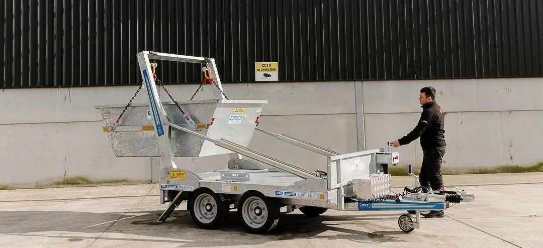 Dale Kane Spezial-Containeranhänger (3.000 kg Tandemanhänger mit Hakenlift-/Kippersystem) – Bild 5