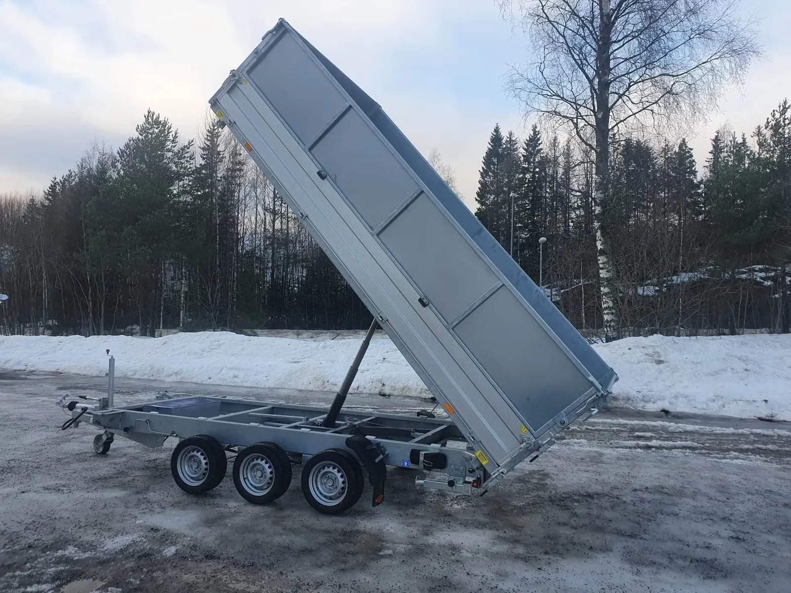 Dreiseitenkipper Böckmann DK-AL 4121/35 PT (3.500 kg Tridem-Hochlader) – Bild 2