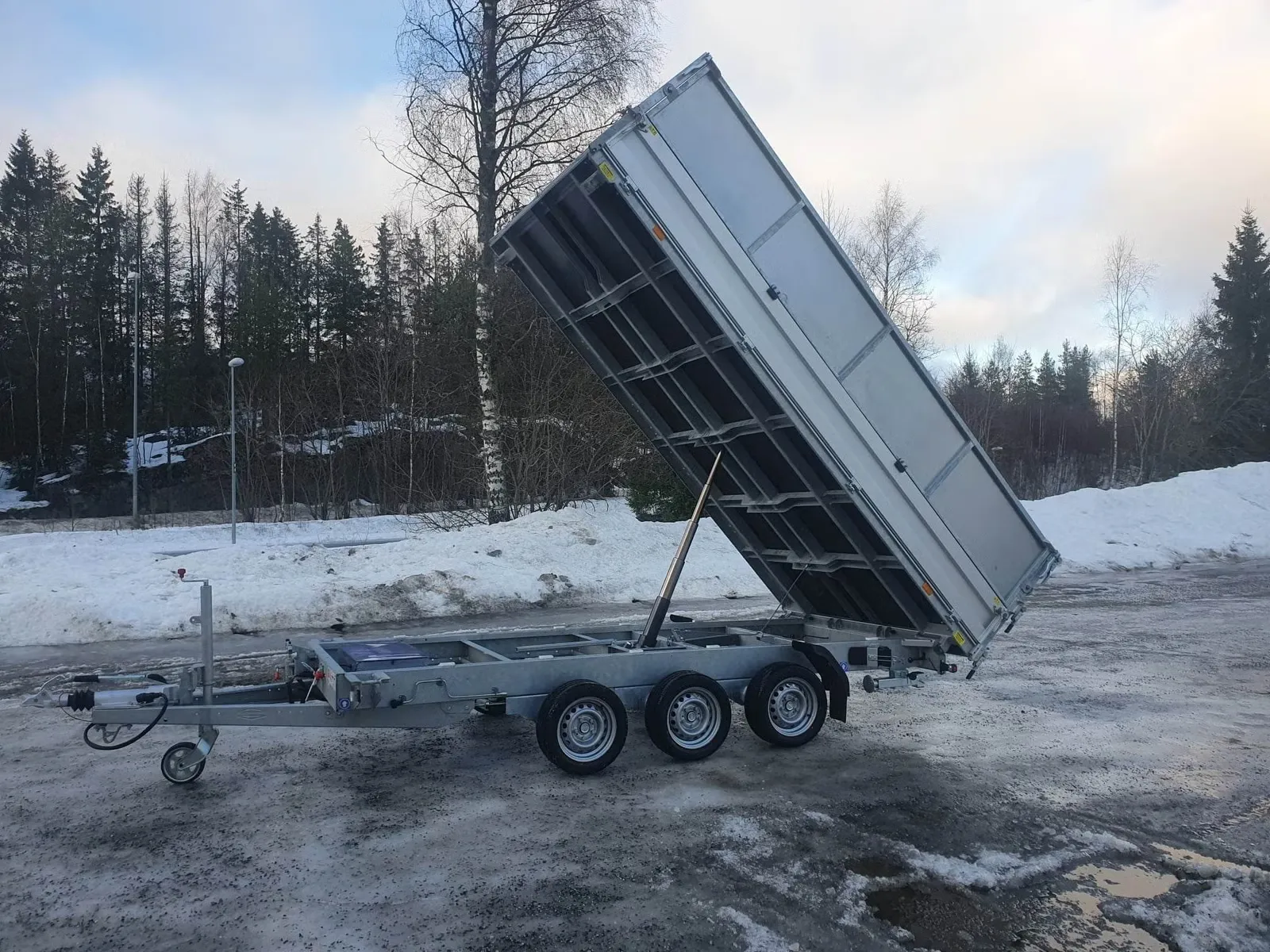 Dreiseitenkipper Böckmann DK-AL 4121/35 PT (3.500 kg Tridem-Hochlader) – Bild 3