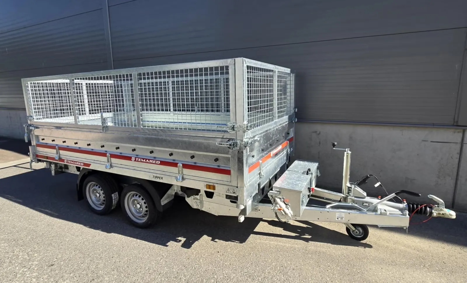 Dreiseitenkipper Temared Ceres (3.500 kg Tandem-Hochlader mit Gitteraufbau) – Bild 1
