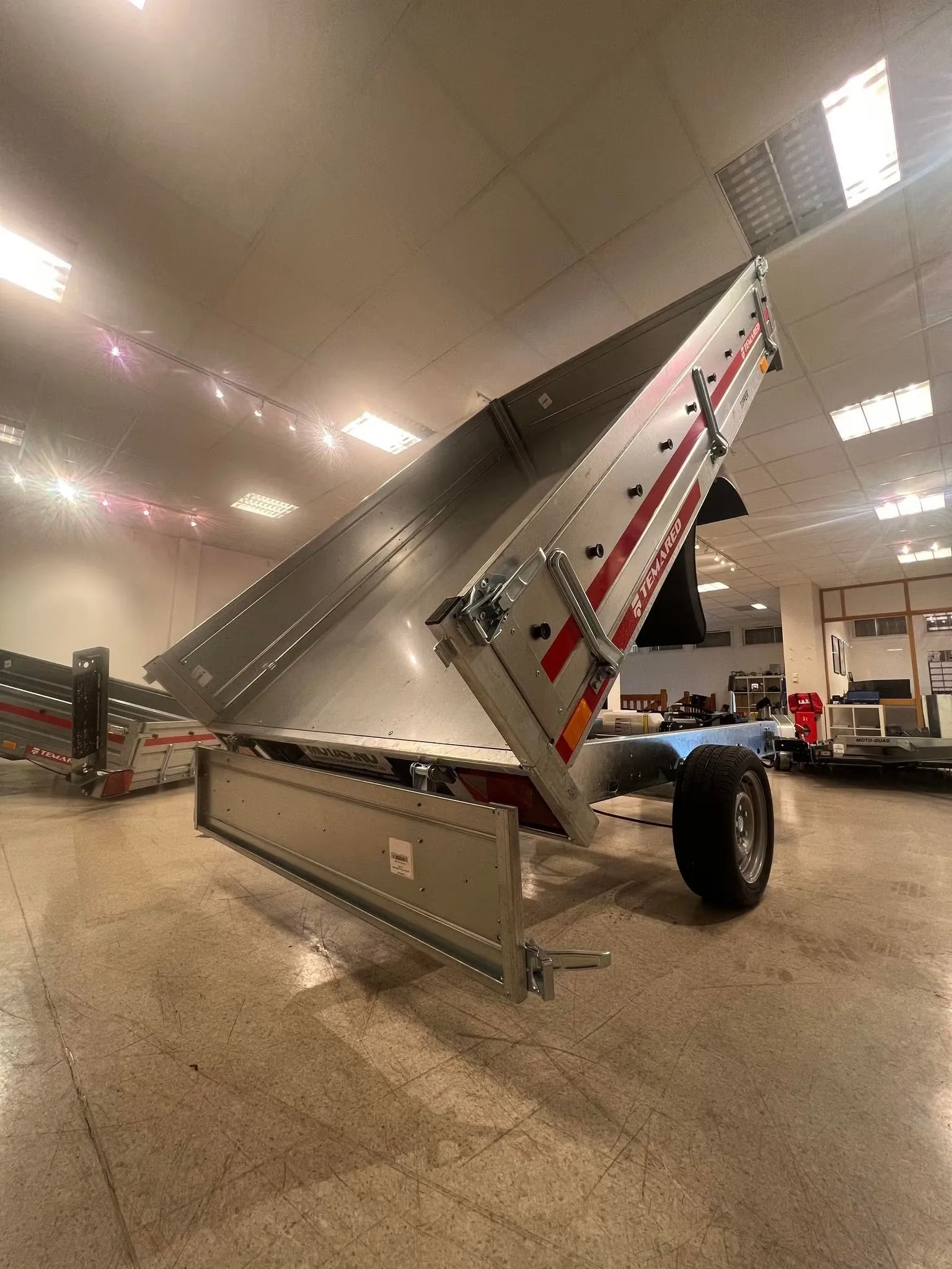 Rückwärtskipper Temared Fenris (1.500 kg Einachs-Kipper mit Elektropumpe) – Bild 3