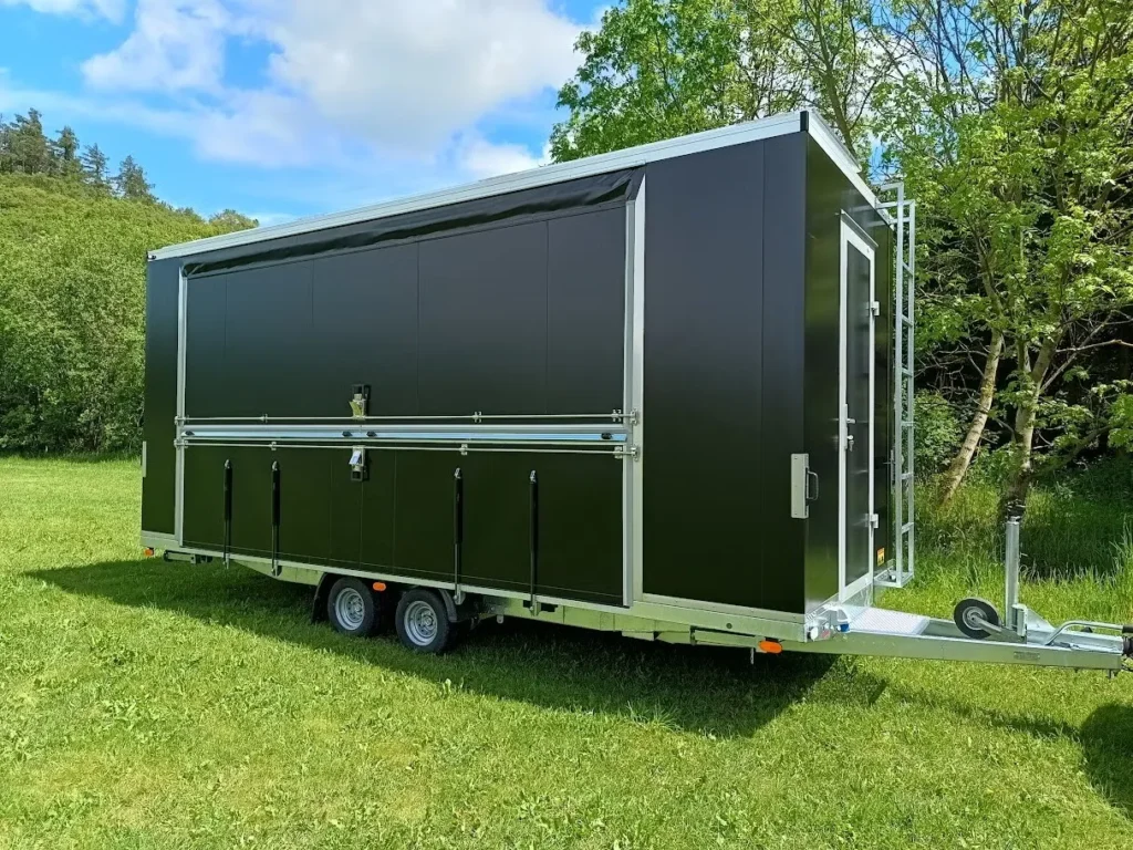 Messe- und Ausstellungsanhänger Wiks Box Trailer HK (2.700 kg Spezial-Messekoffer)