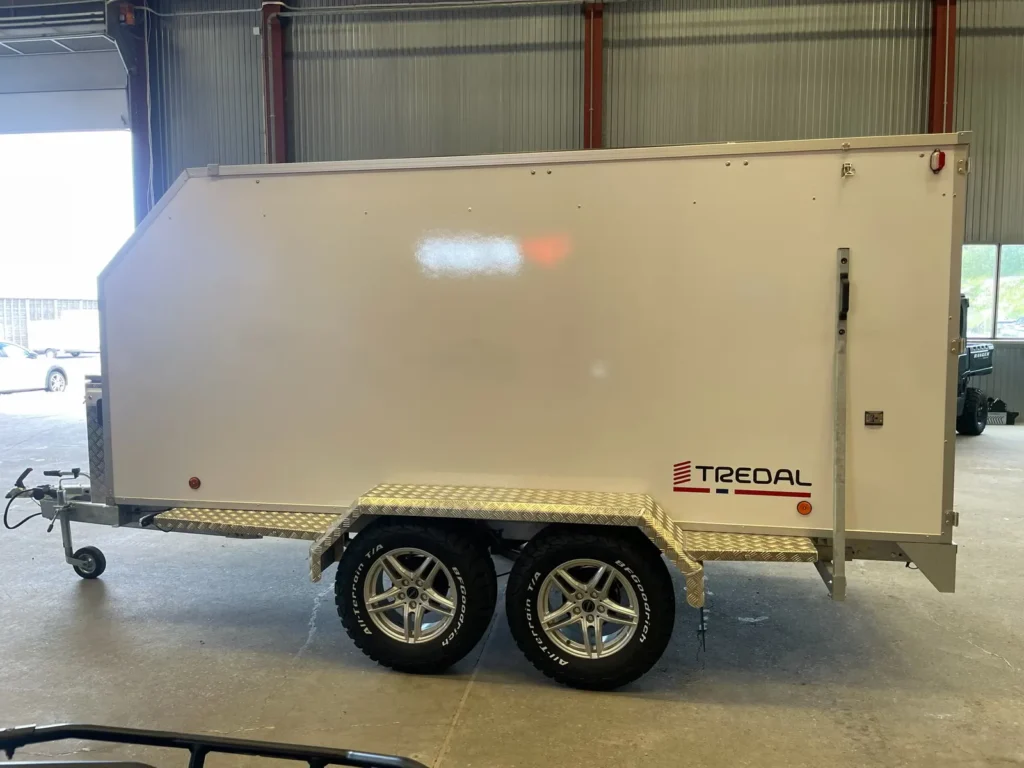 Offroad-Gepäckanhänger Tredal Custom T-23-UNSLK-OR (2.300 kg mit Spirax-Einzelradaufhängung)