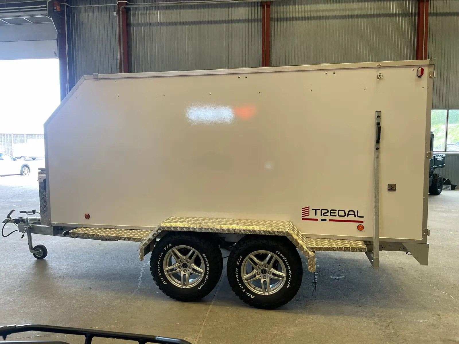 Offroad-Gepäckanhänger Tredal Custom T-23-UNSLK-OR (2.300 kg mit Spirax-Einzelradaufhängung) – Bild 8