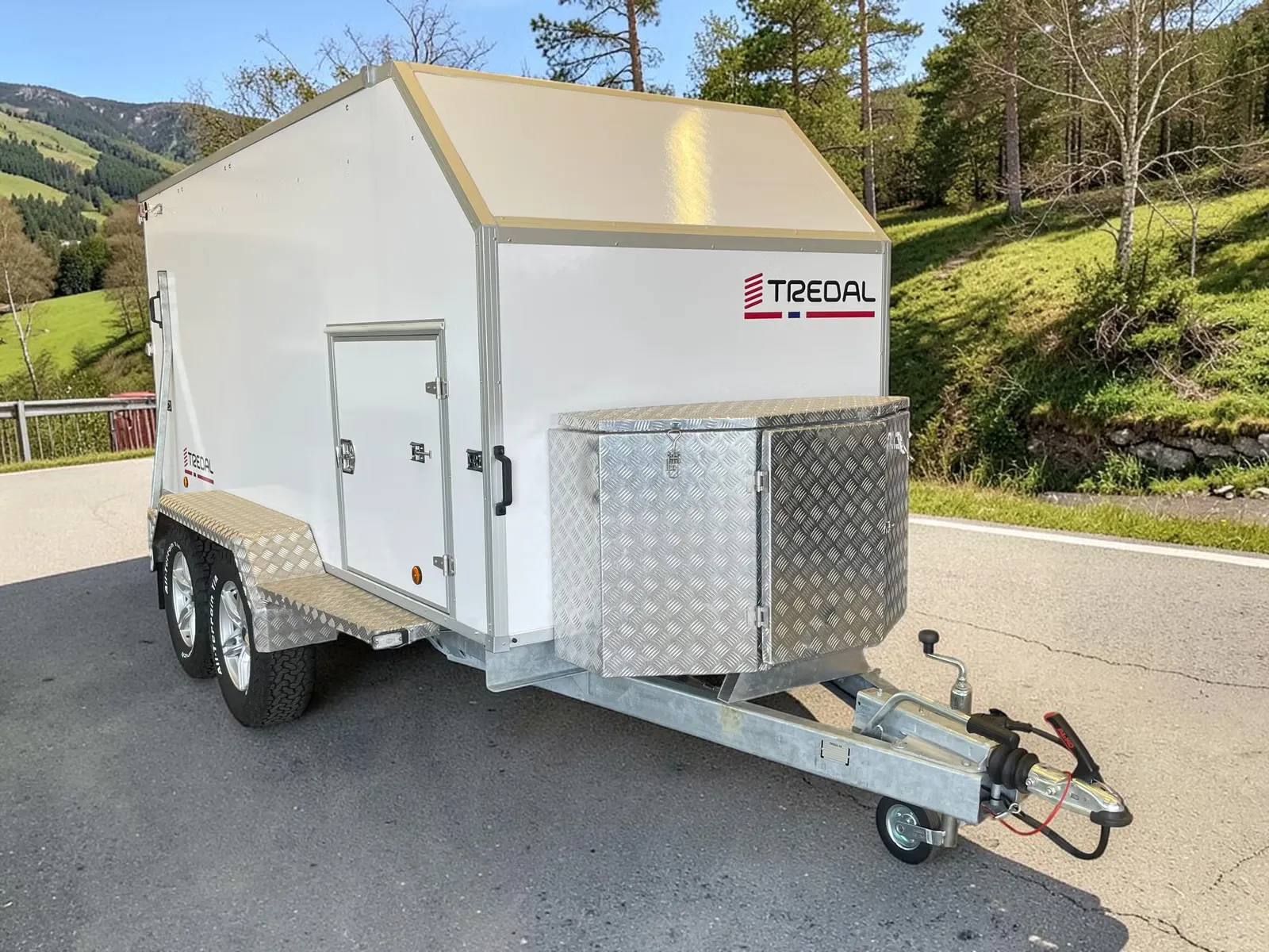 Offroad-Gepäckanhänger Tredal Custom T-23-UNSLK-OR (2.300 kg mit Spirax-Einzelradaufhängung) – Bild 1