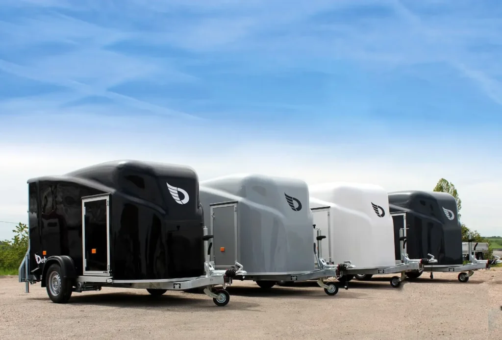 Kofferanhänger Debon Cargo 1300 MC (1.300 kg Einachs-Koffer mit Pullman-2-Fahrwerk)