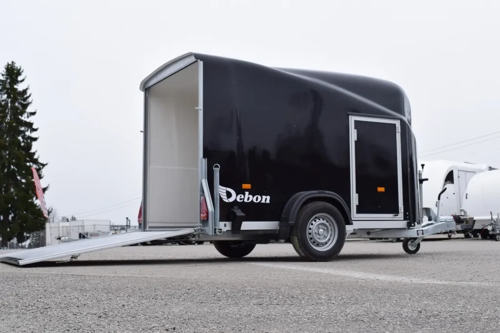 Kofferanhänger Debon Cargo 1300 MC (1.300 kg Einachs-Koffer mit Pullman-2-Fahrwerk)