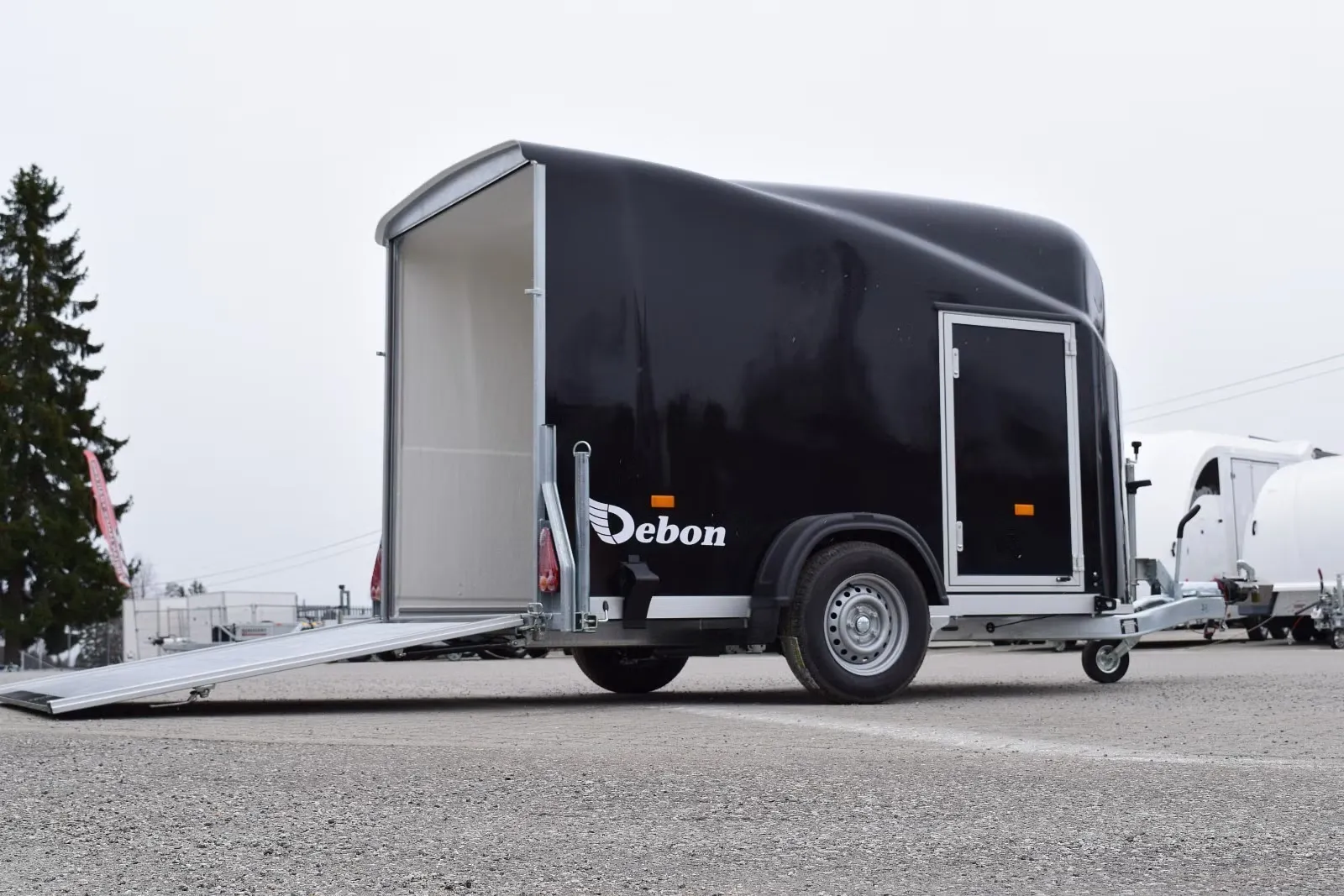 Kofferanhänger Debon Cargo 1300 MC (1.300 kg Einachs-Koffer mit Pullman-2-Fahrwerk) – Bild 3