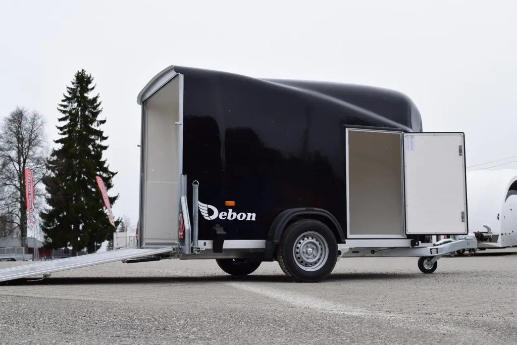 Kofferanhänger Debon Cargo 1300 MC (1.300 kg Einachs-Koffer mit Pullman-2-Fahrwerk)