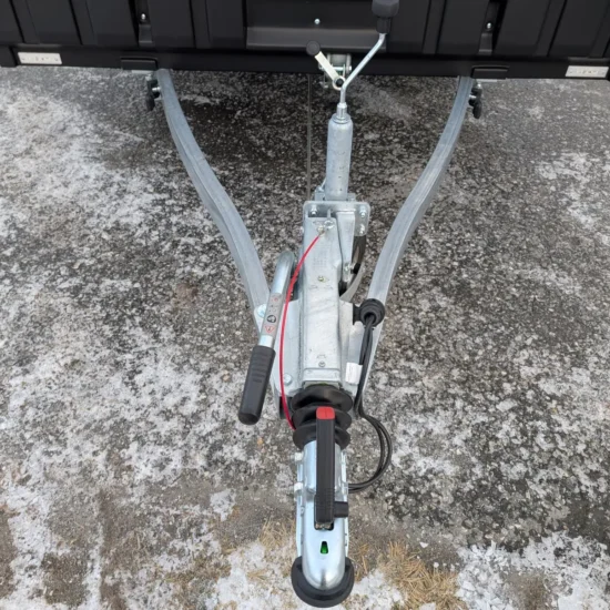 Motorschlitten- & Transporthänger 4P 550 Touring G2 Outline (2.700 kg Tandemanhänger mit Kunststoffboden & Haube) – Bild 15