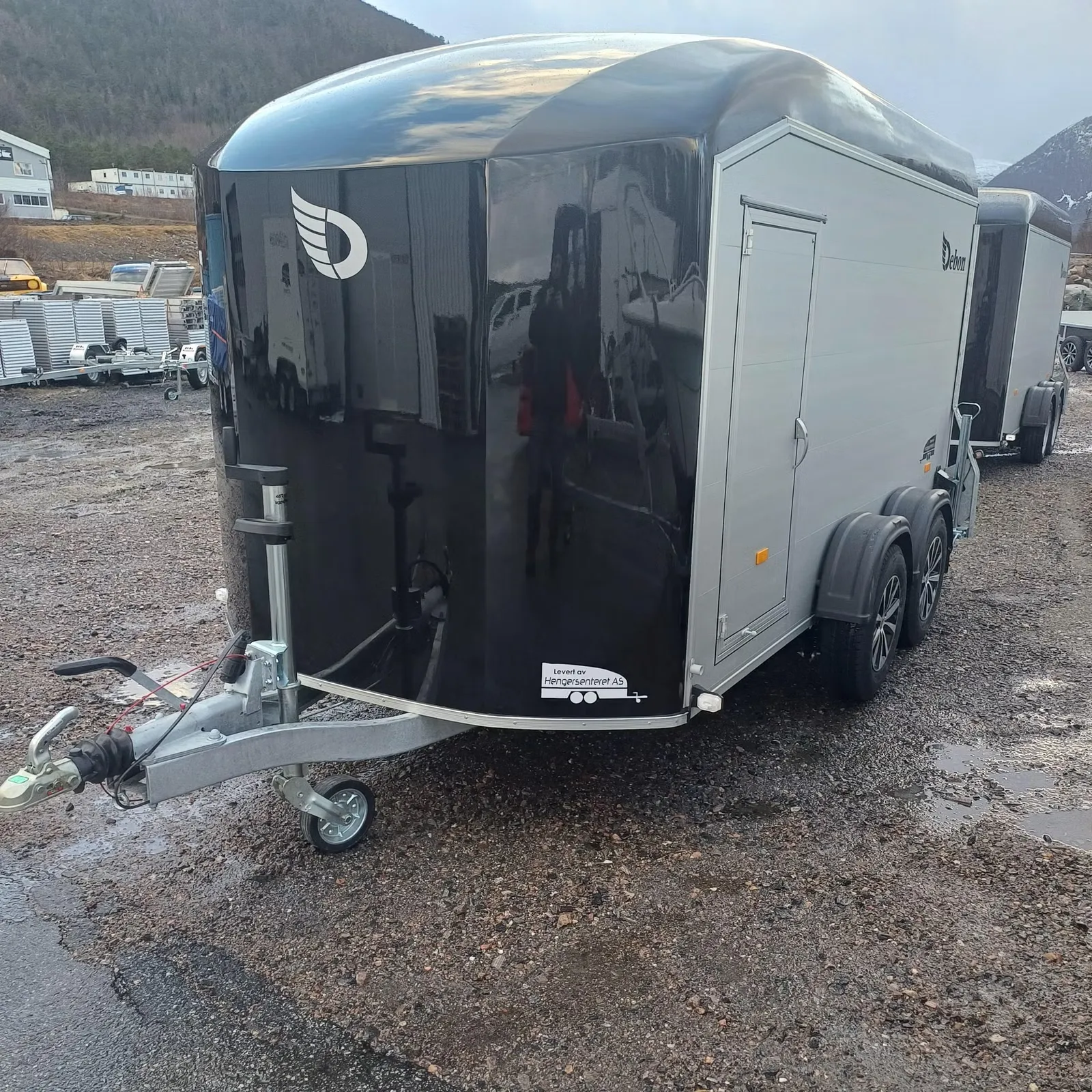 Anhänger Debon Roadster 700 - Kofferanhänger mit Auffahrklappe & Seitentür – Bild 2