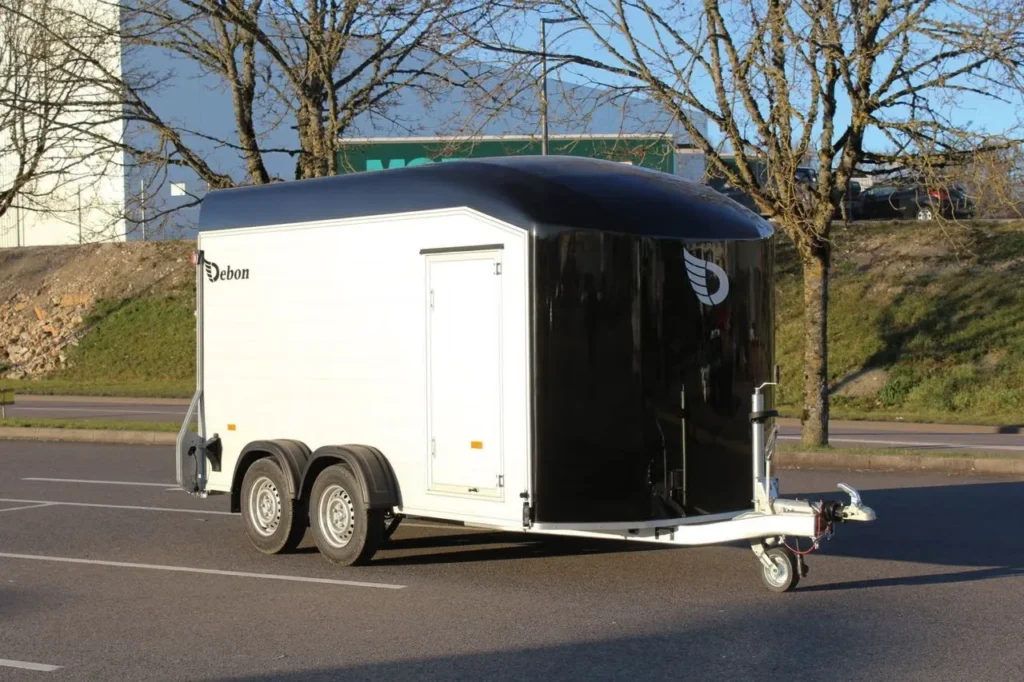 Kofferanhänger Debon Roadster 700 Aluminium (2.600 kg Tandem-Koffer mit Pullman-2-Fahrwerk)