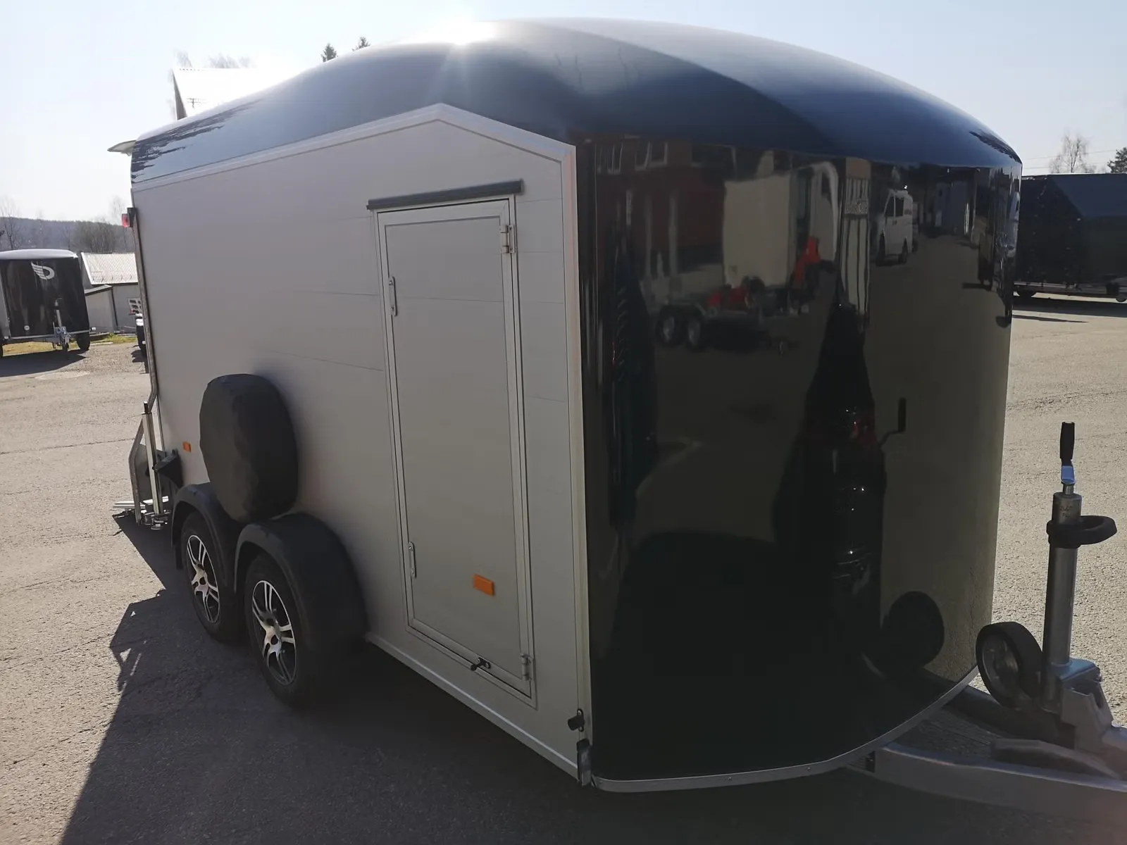 Anhänger Debon Roadster 700 - Kofferanhänger mit Auffahrklappe & Seitentür – Bild 6