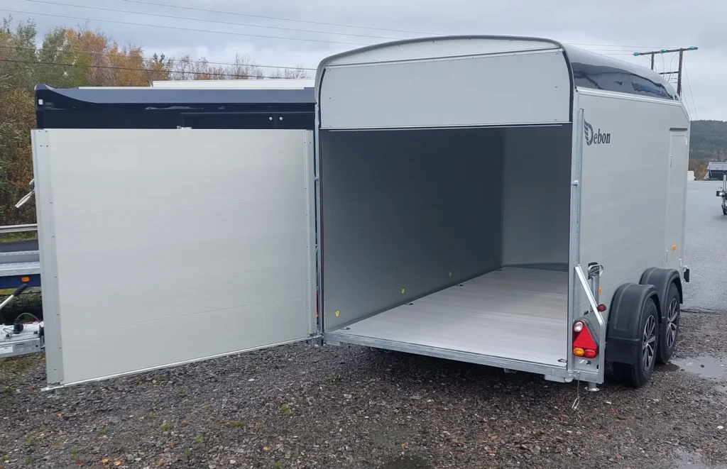 Anhänger Debon Roadster 700 - Kofferanhänger mit Auffahrklappe & Seitentür