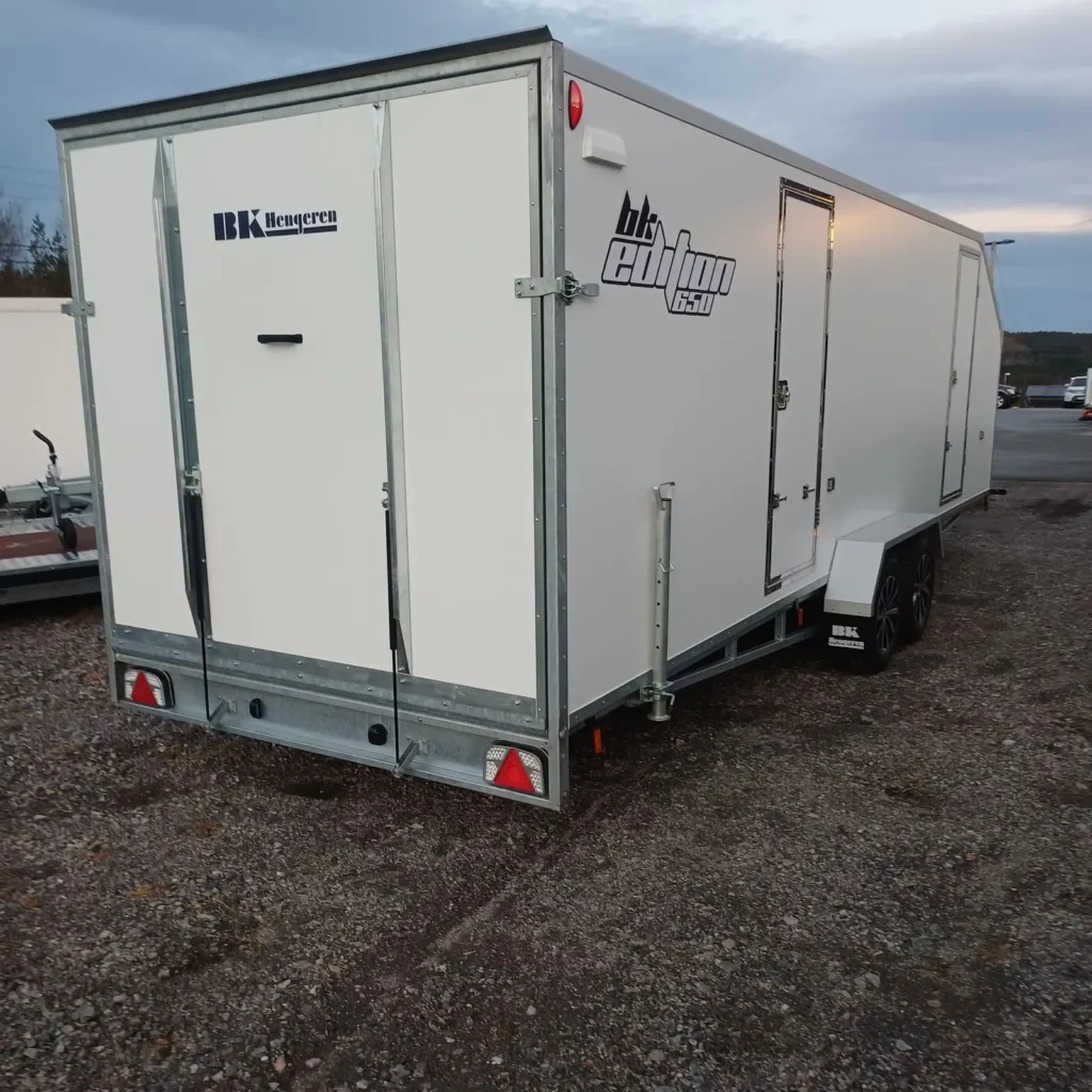 Kofferanhänger BK Hengeren PLC 2765 (2.700 kg Tandem-Koffer / Motorschlittenanhänger)