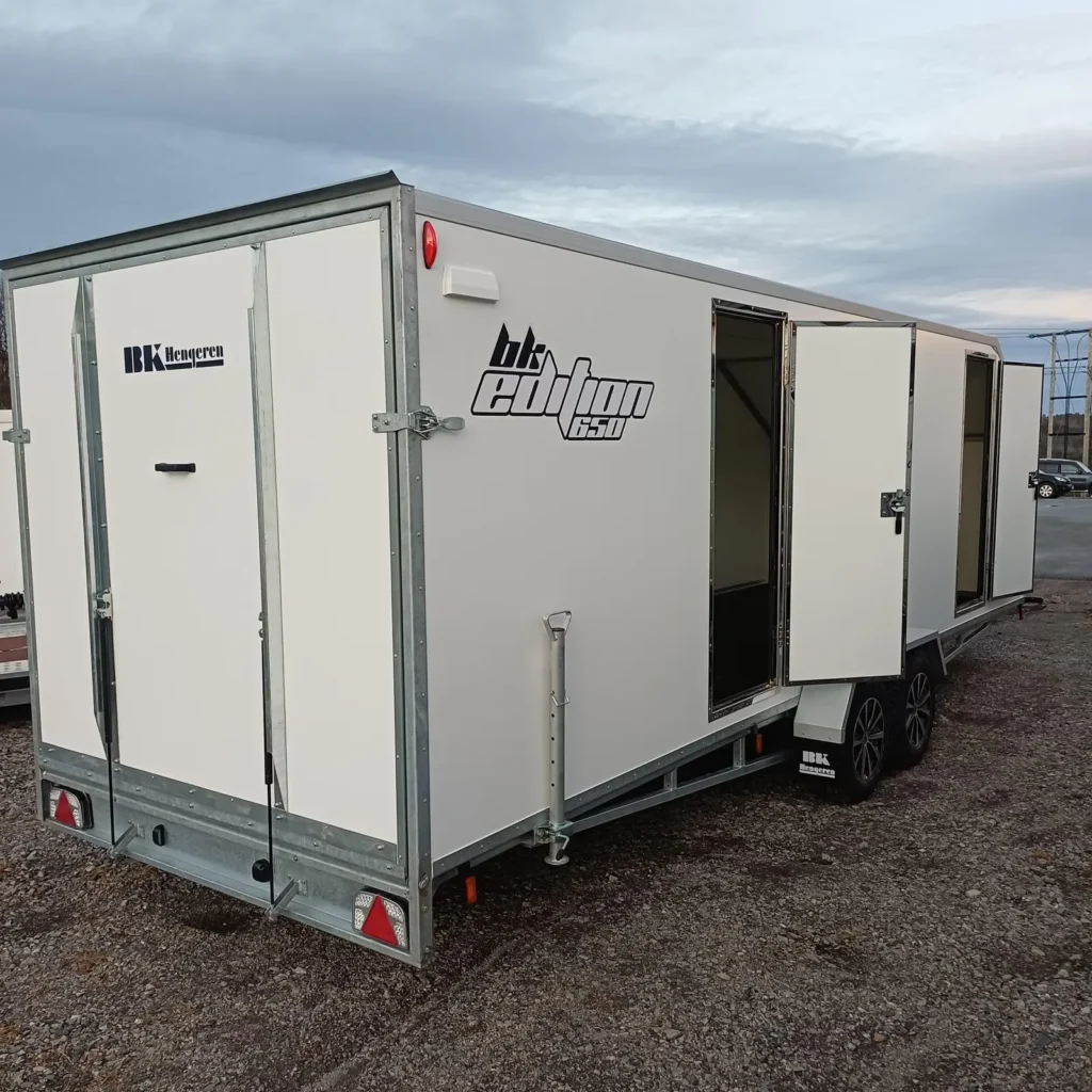 Kofferanhänger BK Hengeren PLC 2765 (2.700 kg Tandem-Koffer / Motorschlittenanhänger)