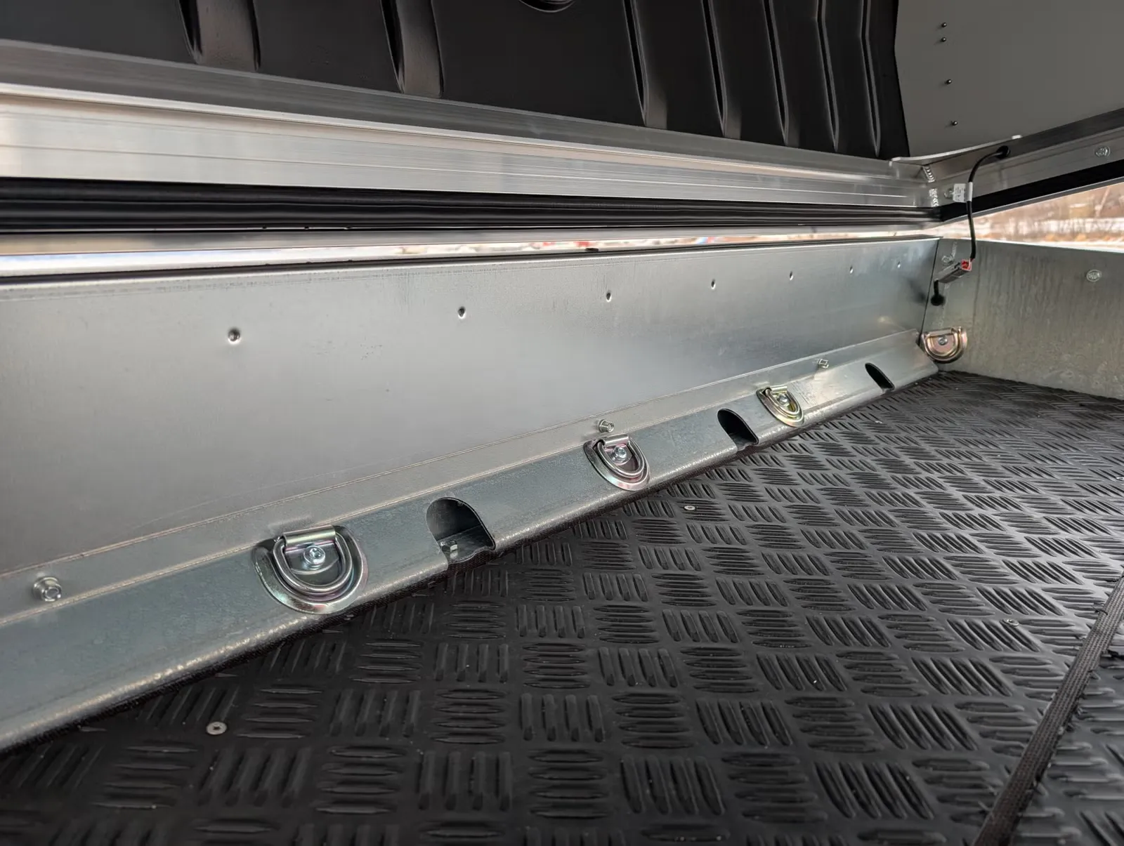 Anhänger 4P Touring 550TXI G2 (Grand Touring) - Premium-Schneemobil- & Transportanhänger – Bild 13