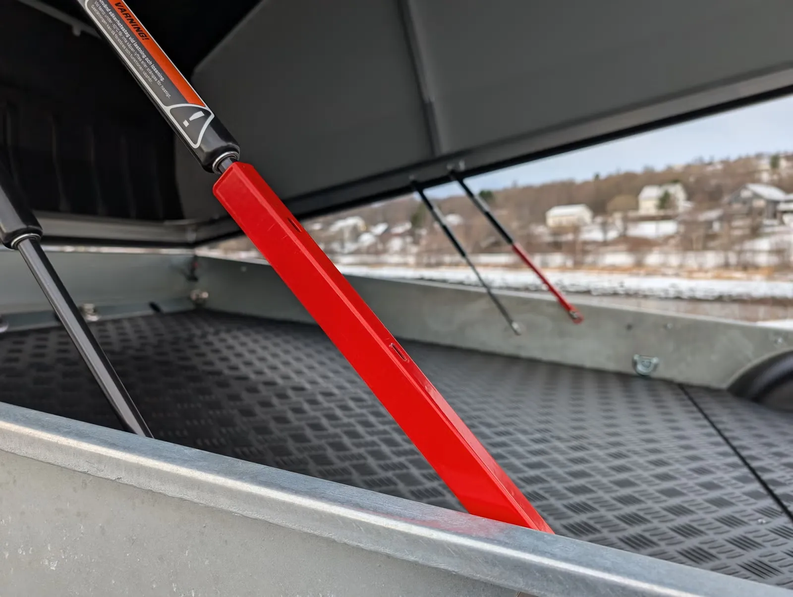 Anhänger 4P Touring 550TXI G2 (Grand Touring) - Premium-Schneemobil- & Transportanhänger – Bild 15