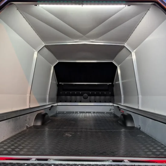 Anhänger 4P Touring 550TXI G2 (Grand Touring) - Premium-Schneemobil- & Transportanhänger – Bild 8