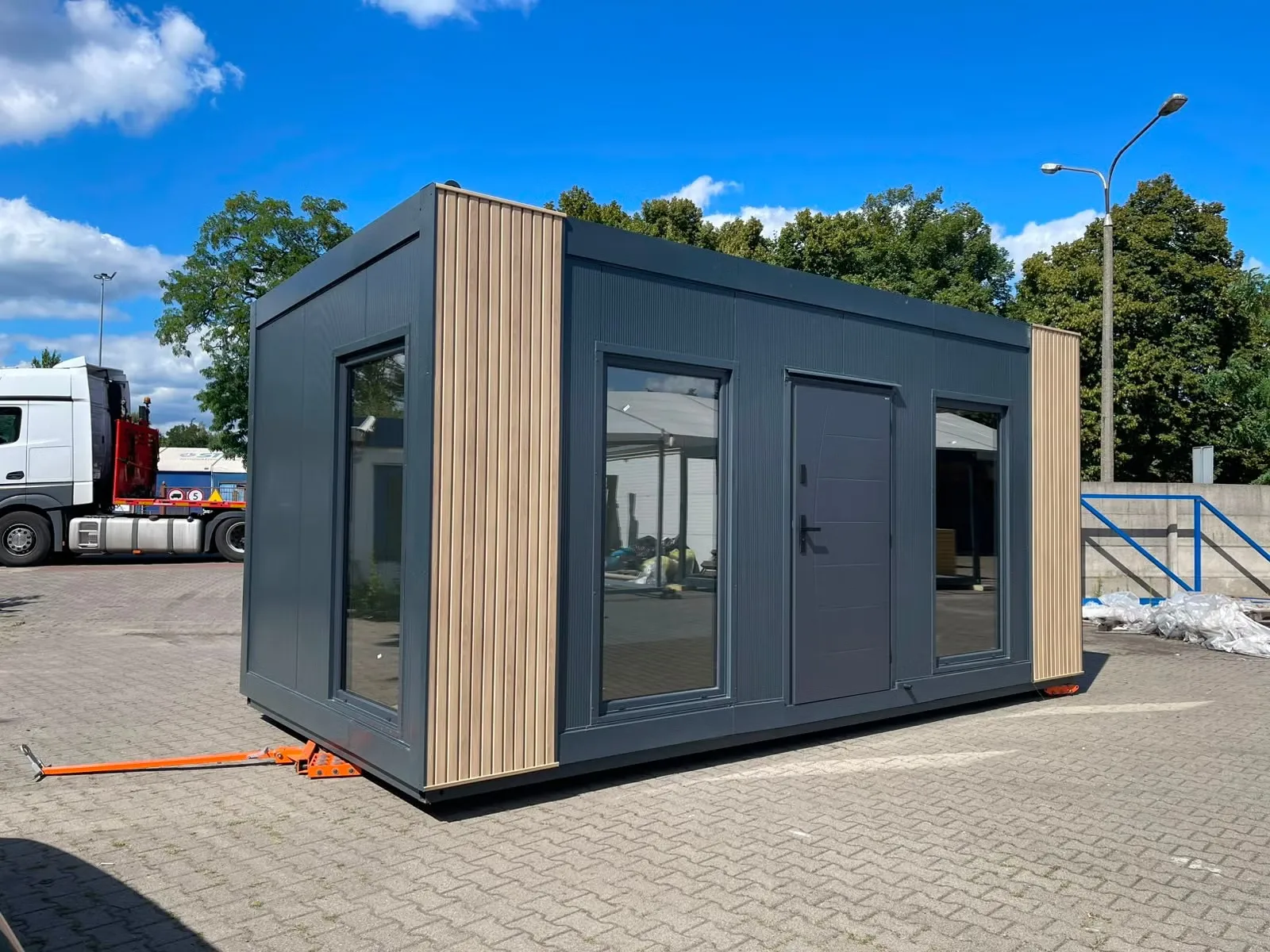 Modulhaus - Bürocontainer 3x6m - TEK17 Isolation - Vollverglast - Klima - Elektro - Hörmann Tür - Neu – Bild 1