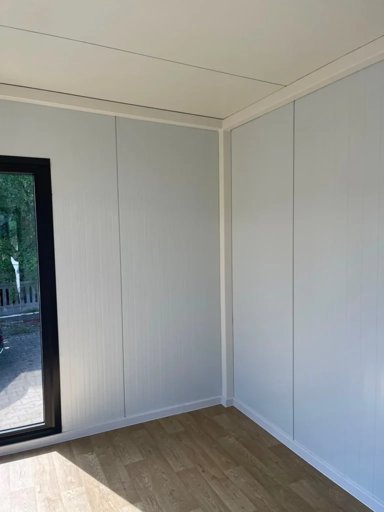 Modulhaus - Bürocontainer 3x6m - TEK17 Isolation - Vollverglast - Klima - Elektro - Hörmann Tür - Neu