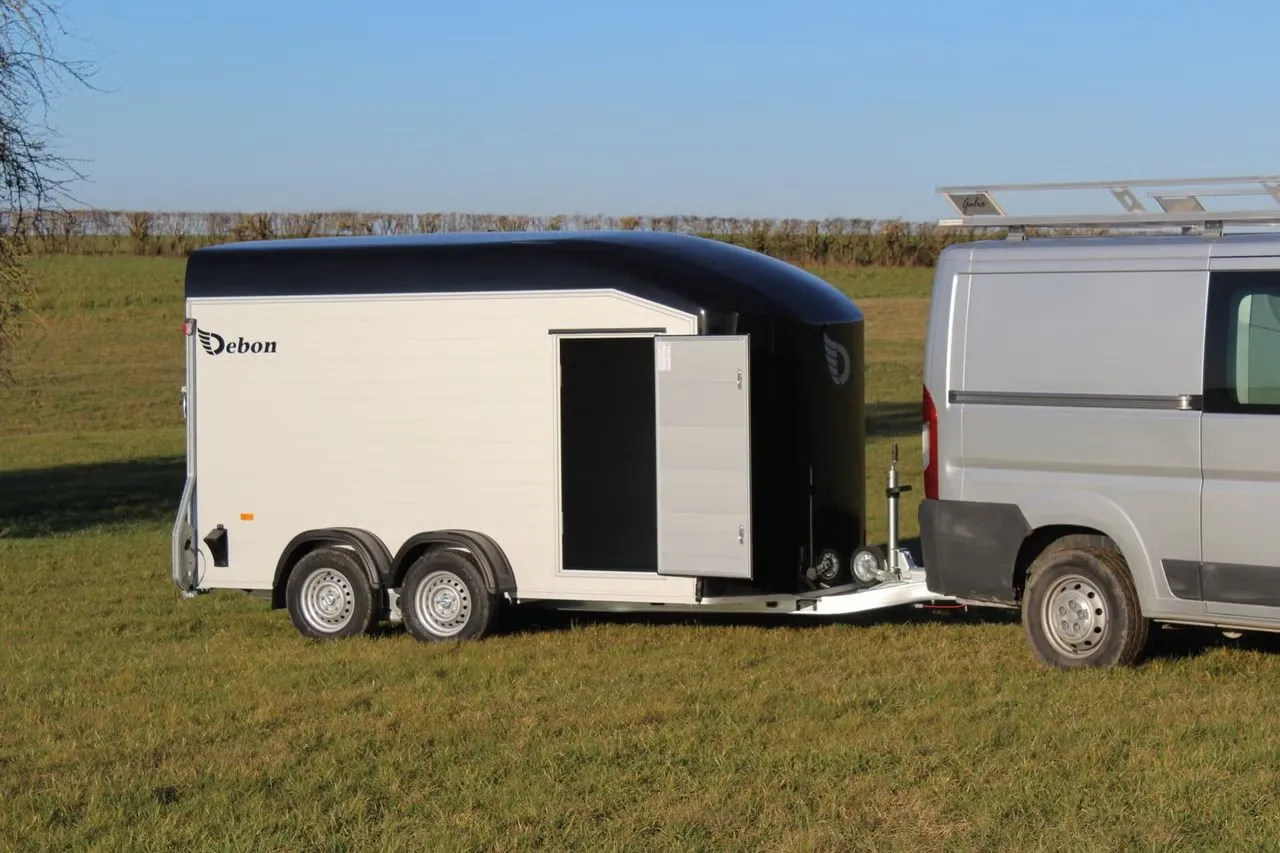 Anhänger Debon Roadster 700 - Vollaluminium-Kofferanhänger mit Auffahrklappe & Seitentür – Bild 4