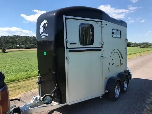 Anhänger Cheval Liberté Touring Country - Vollaluminium-Pferdeanhänger mit Frontausstieg