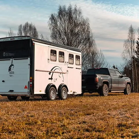 Anhänger Cheval Liberté Touring Country - Vollaluminium-Pferdeanhänger mit Frontausstieg