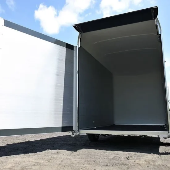 Anhänger Debon Roadster 300 - Kompakter Aluminium-Kofferanhänger – Bild 5
