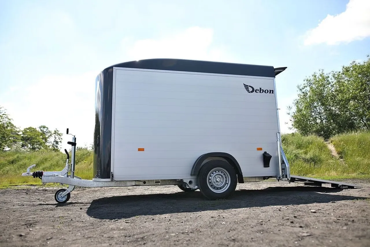 Anhänger Debon Roadster 300 - Kompakter Aluminium-Kofferanhänger – Bild 3