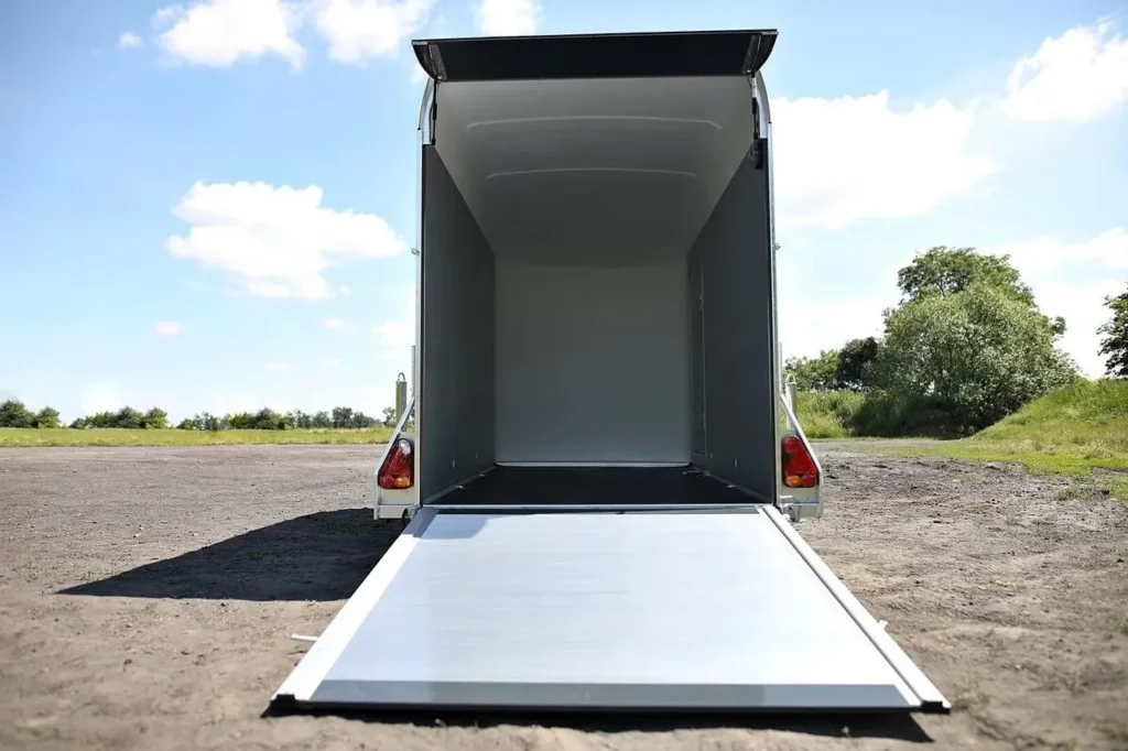 Anhänger Debon Roadster 300 - Kompakter Aluminium-Kofferanhänger