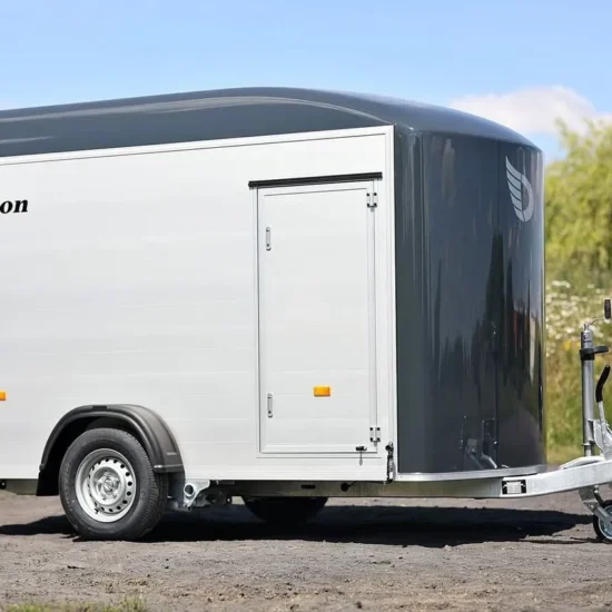 Anhänger Debon Roadster 300 - Kompakter Aluminium-Kofferanhänger – Bild 4