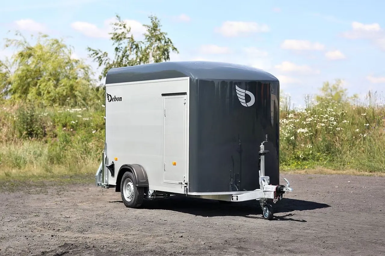 Anhänger Debon Roadster 300 - Kompakter Aluminium-Kofferanhänger – Bild 2