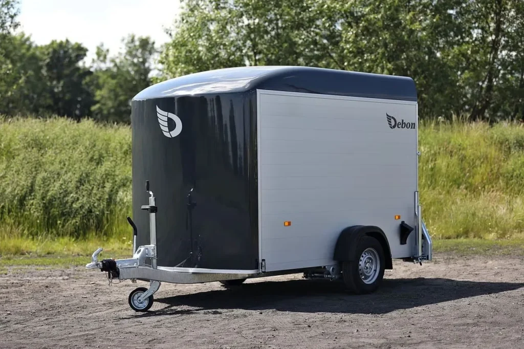 Anhänger Debon Roadster 300 - Kompakter Aluminium-Kofferanhänger
