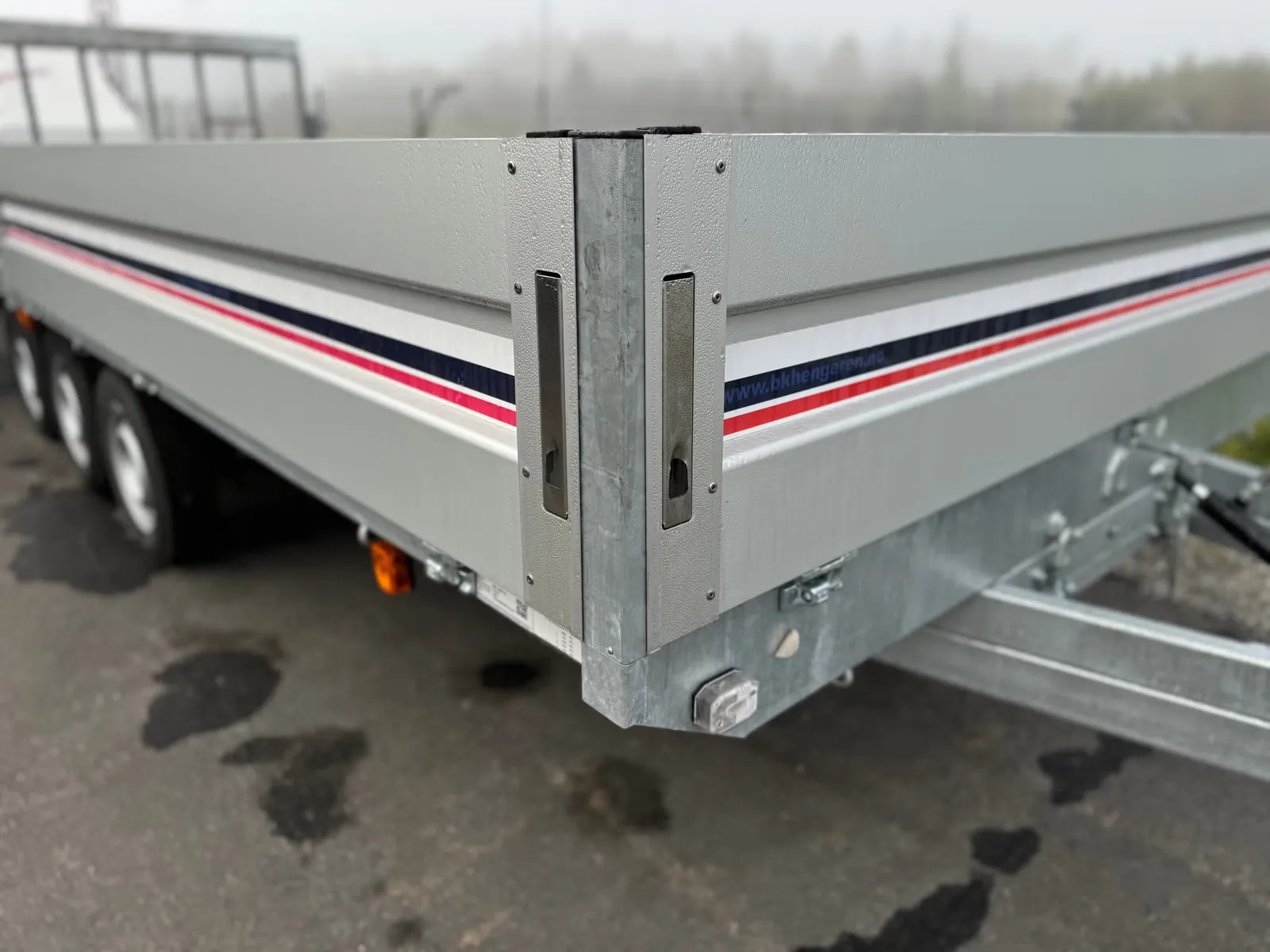 Anhänger BK PHN 3555TTA - Profi-Plateauanhänger / Autotransporter (Tridem) – Bild 6
