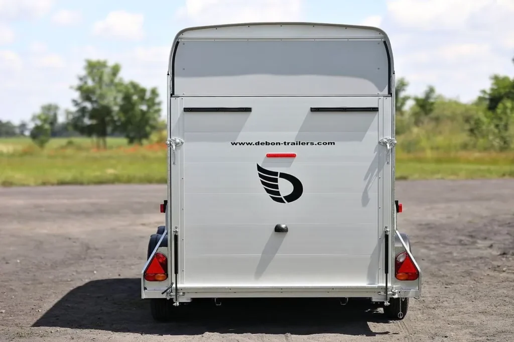 Anhänger Debon Roadster 500 - Aerodynamischer Aluminium-Kofferanhänger